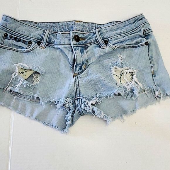 Bullhead Trendy Summery Light Wash Distressed Festival Beach Jean Shorty Shorts - Picture 1 of 13